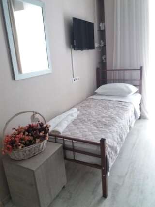 Проживание в семье Guesthouse Elene Тбилиси Трехместный номер «Комфорт»-8